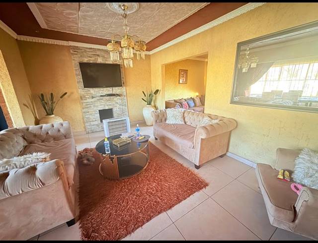 3 BEDROOM HOUSE FOR SALE IN VANDERBIJLPARK CW 5
